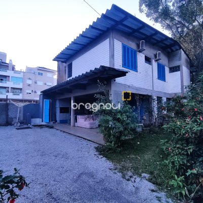 Terreno com 495m², no bairro Canasvieiras em Florianópolis