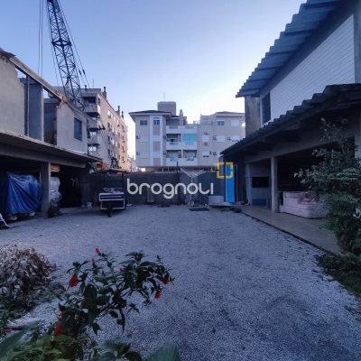 Terreno com 495m², no bairro Canasvieiras em Florianópolis