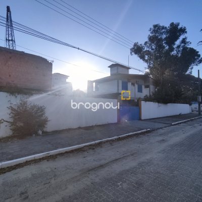 Terreno com 495m², no bairro Canasvieiras em Florianópolis