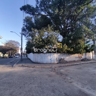 Terreno com 495m², no bairro Canasvieiras em Florianópolis