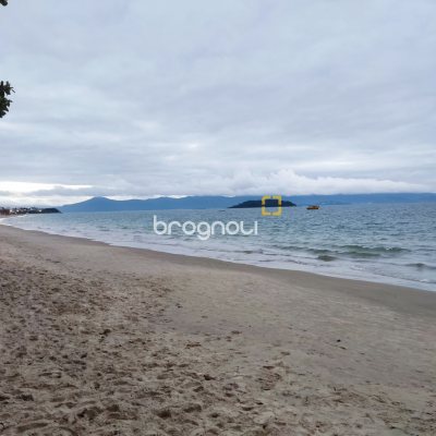 Terreno com 495m², no bairro Canasvieiras em Florianópolis