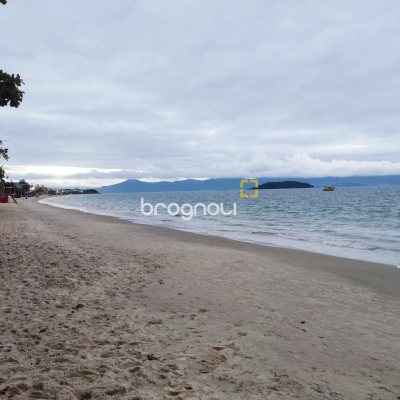 Terreno com 495m², no bairro Canasvieiras em Florianópolis