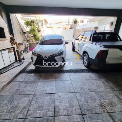 Casa com 276m², 5 quartos (sendo 1 suíte), 2 garagens, no bairro Serraria em São José