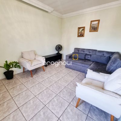 Casa com 276m², 5 quartos (sendo 1 suíte), 2 garagens, no bairro Serraria em São José