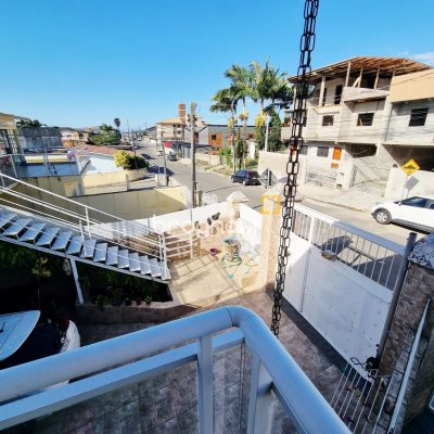 Casa com 276m², 5 quartos (sendo 1 suíte), 2 garagens, no bairro Serraria em São José