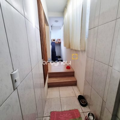 Casa com 276m², 5 quartos (sendo 1 suíte), 2 garagens, no bairro Serraria em São José