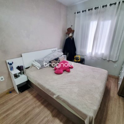 Casa com 276m², 5 quartos (sendo 1 suíte), 2 garagens, no bairro Serraria em São José