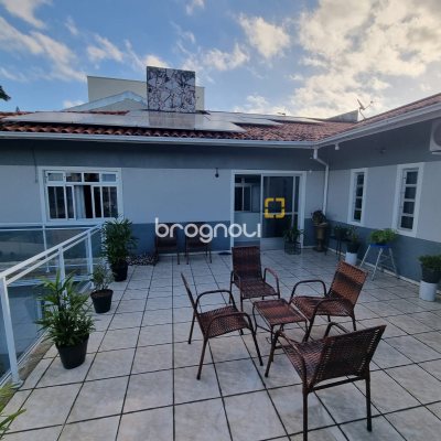 Casa com 276m², 5 quartos (sendo 1 suíte), 2 garagens, no bairro Serraria em São José