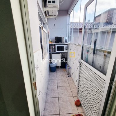 Casa com 276m², 5 quartos (sendo 1 suíte), 2 garagens, no bairro Serraria em São José