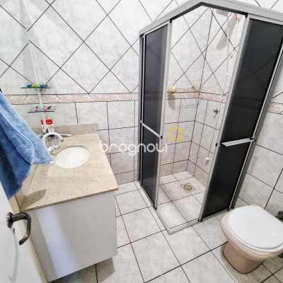 Casa com 276m², 5 quartos (sendo 1 suíte), 2 garagens, no bairro Serraria em São José