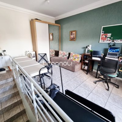 Casa com 276m², 5 quartos (sendo 1 suíte), 2 garagens, no bairro Serraria em São José