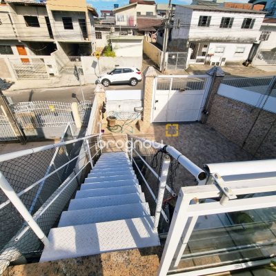 Casa com 276m², 5 quartos (sendo 1 suíte), 2 garagens, no bairro Serraria em São José