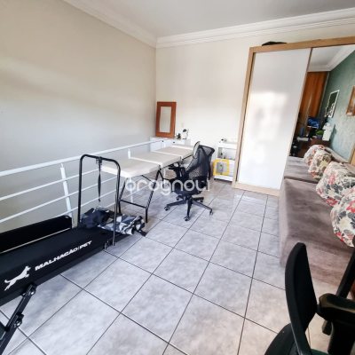 Casa com 276m², 5 quartos (sendo 1 suíte), 2 garagens, no bairro Serraria em São José