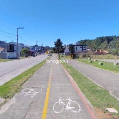 Casa com 132m², 3 quartos (sendo 1 suíte), 2 garagens, no bairro São João do Rio Vermelho em Florianópolis
