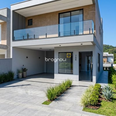 Casa com 132m², 3 quartos (sendo 1 suíte), 2 garagens, no bairro São João do Rio Vermelho em Florianópolis
