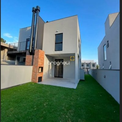 Casa com 142m², 3 quartos (sendo 3 suítes), 2 garagens, no bairro São João do Rio Vermelho em Florianópolis