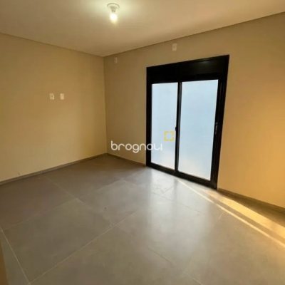 Casa com 142m², 3 quartos (sendo 3 suítes), 2 garagens, no bairro São João do Rio Vermelho em Florianópolis