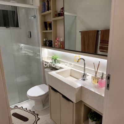 Apartamento com 56m², 2 quartos, 1 garagem, no bairro Areias em São José