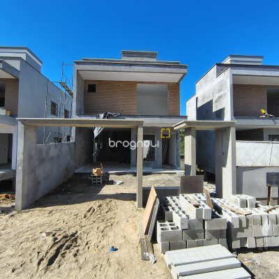 Casa com 132m², 3 quartos (sendo 1 suíte), no bairro São João do Rio Vermelho em Florianópolis