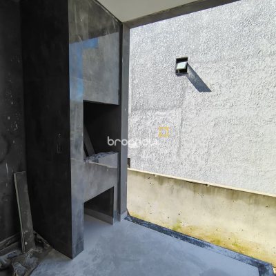 Casa com 132m², 3 quartos (sendo 1 suíte), no bairro São João do Rio Vermelho em Florianópolis