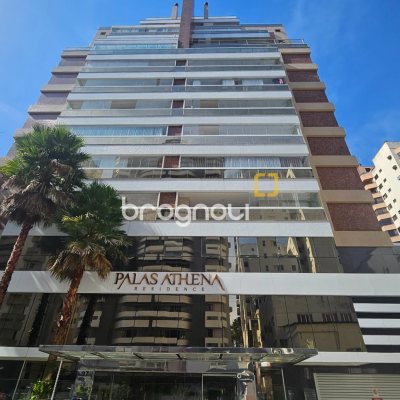 Apartamento com 94m², 3 quartos (sendo 1 suíte), 2 garagens, no bairro Centro em Florianópolis