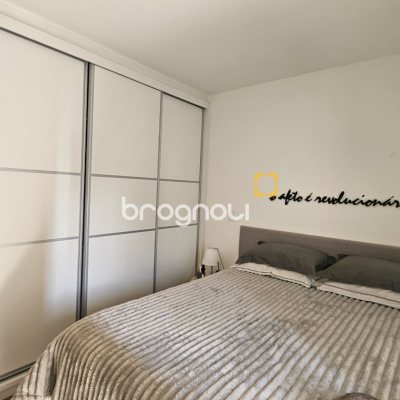 Apartamento com 94m², 3 quartos (sendo 1 suíte), 2 garagens, no bairro Centro em Florianópolis