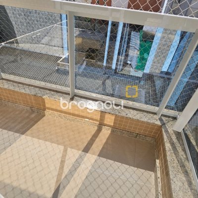 Apartamento com 94m², 3 quartos (sendo 1 suíte), 2 garagens, no bairro Centro em Florianópolis
