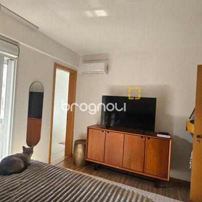 Apartamento com 94m², 3 quartos (sendo 1 suíte), 2 garagens, no bairro Centro em Florianópolis
