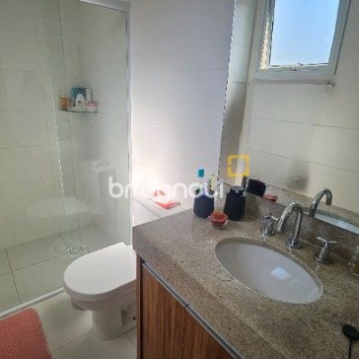 Apartamento com 94m², 3 quartos (sendo 1 suíte), 2 garagens, no bairro Centro em Florianópolis