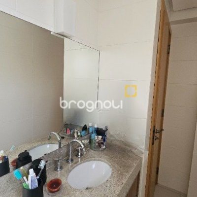 Apartamento com 94m², 3 quartos (sendo 1 suíte), 2 garagens, no bairro Centro em Florianópolis