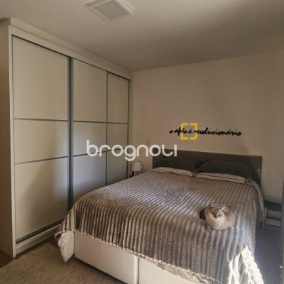 Apartamento com 94m², 3 quartos (sendo 1 suíte), 2 garagens, no bairro Centro em Florianópolis