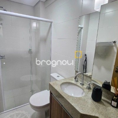 Apartamento com 94m², 3 quartos (sendo 1 suíte), 2 garagens, no bairro Centro em Florianópolis