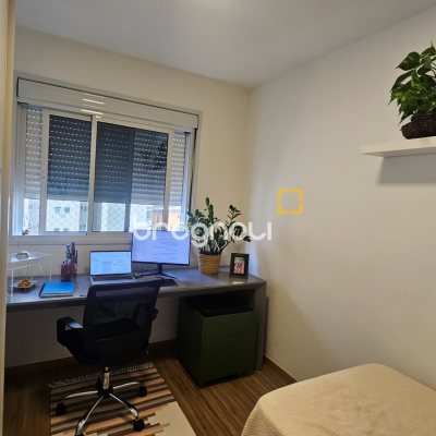 Apartamento com 94m², 3 quartos (sendo 1 suíte), 2 garagens, no bairro Centro em Florianópolis