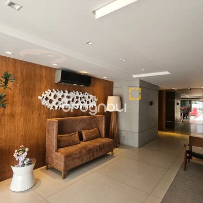 Apartamento com 94m², 3 quartos (sendo 1 suíte), 2 garagens, no bairro Centro em Florianópolis