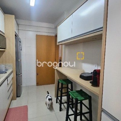 Apartamento com 94m², 3 quartos (sendo 1 suíte), 2 garagens, no bairro Centro em Florianópolis
