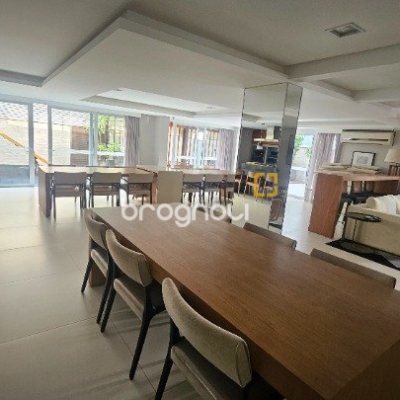 Apartamento com 94m², 3 quartos (sendo 1 suíte), 2 garagens, no bairro Centro em Florianópolis