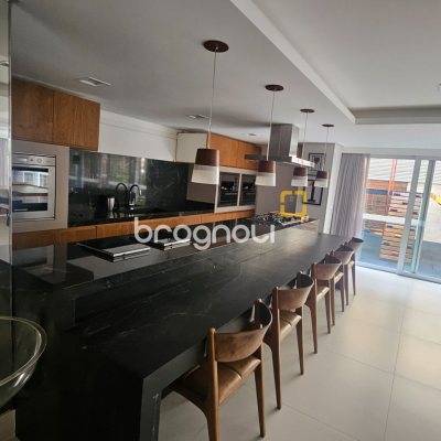 Apartamento com 94m², 3 quartos (sendo 1 suíte), 2 garagens, no bairro Centro em Florianópolis