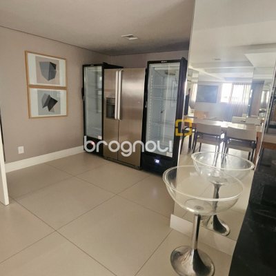 Apartamento com 94m², 3 quartos (sendo 1 suíte), 2 garagens, no bairro Centro em Florianópolis