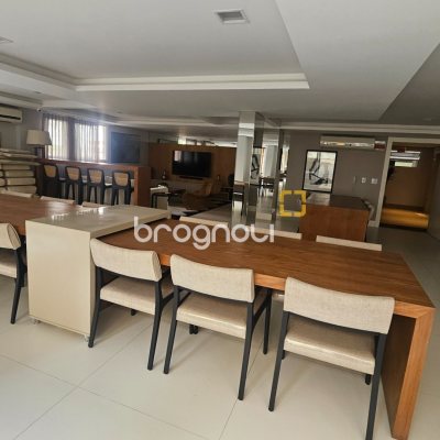 Apartamento com 94m², 3 quartos (sendo 1 suíte), 2 garagens, no bairro Centro em Florianópolis