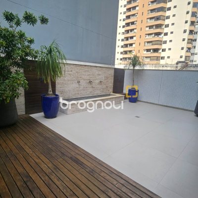 Apartamento com 94m², 3 quartos (sendo 1 suíte), 2 garagens, no bairro Centro em Florianópolis
