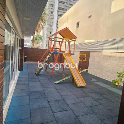 Apartamento com 94m², 3 quartos (sendo 1 suíte), 2 garagens, no bairro Centro em Florianópolis