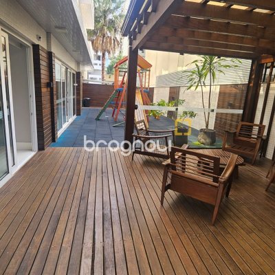 Apartamento com 94m², 3 quartos (sendo 1 suíte), 2 garagens, no bairro Centro em Florianópolis