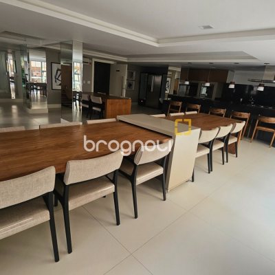 Apartamento com 94m², 3 quartos (sendo 1 suíte), 2 garagens, no bairro Centro em Florianópolis