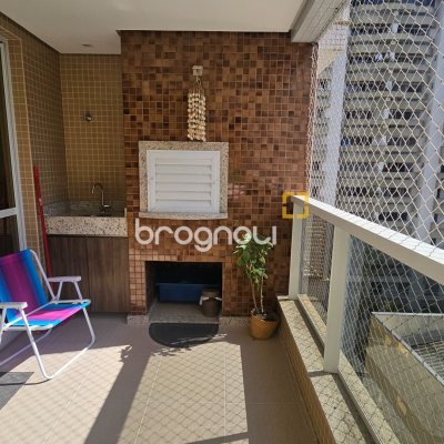 Apartamento com 94m², 3 quartos (sendo 1 suíte), 2 garagens, no bairro Centro em Florianópolis