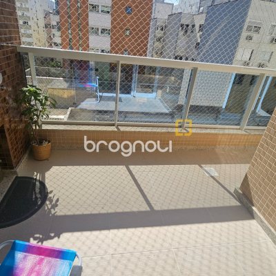 Apartamento com 94m², 3 quartos (sendo 1 suíte), 2 garagens, no bairro Centro em Florianópolis