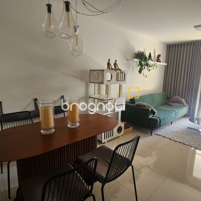 Apartamento com 94m², 3 quartos (sendo 1 suíte), 2 garagens, no bairro Centro em Florianópolis