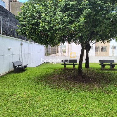 Apartamento com 61m², 2 quartos, 1 garagem, no bairro Trindade em Florianópolis