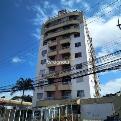 Apartamento com 61m², 2 quartos, 1 garagem, no bairro Trindade em Florianópolis