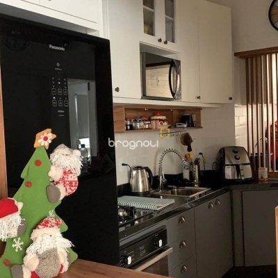 Apartamento com 61m², 2 quartos, 1 garagem, no bairro Trindade em Florianópolis