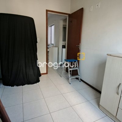 Apartamento, 2 quartos, 1 garagem, no bairro Aririú em Palhoça